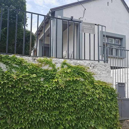 Petofi 17 Vendeghaz Feriehus *