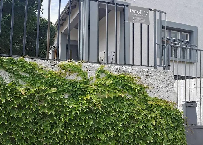 Petofi 17 Vendeghaz בית נופש *